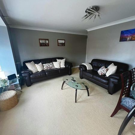 Majestic, Modern & Spacious Harbour-View Apartment With Parking Whitby Exterior foto