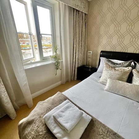 Majestic, Modern & Spacious Harbour-View Apartment With Parking Whitby Exterior foto